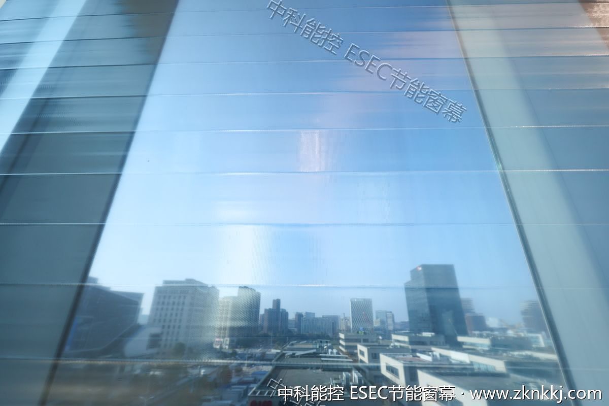 Through the curtain · the city clearly visible, insulation without losing the view
