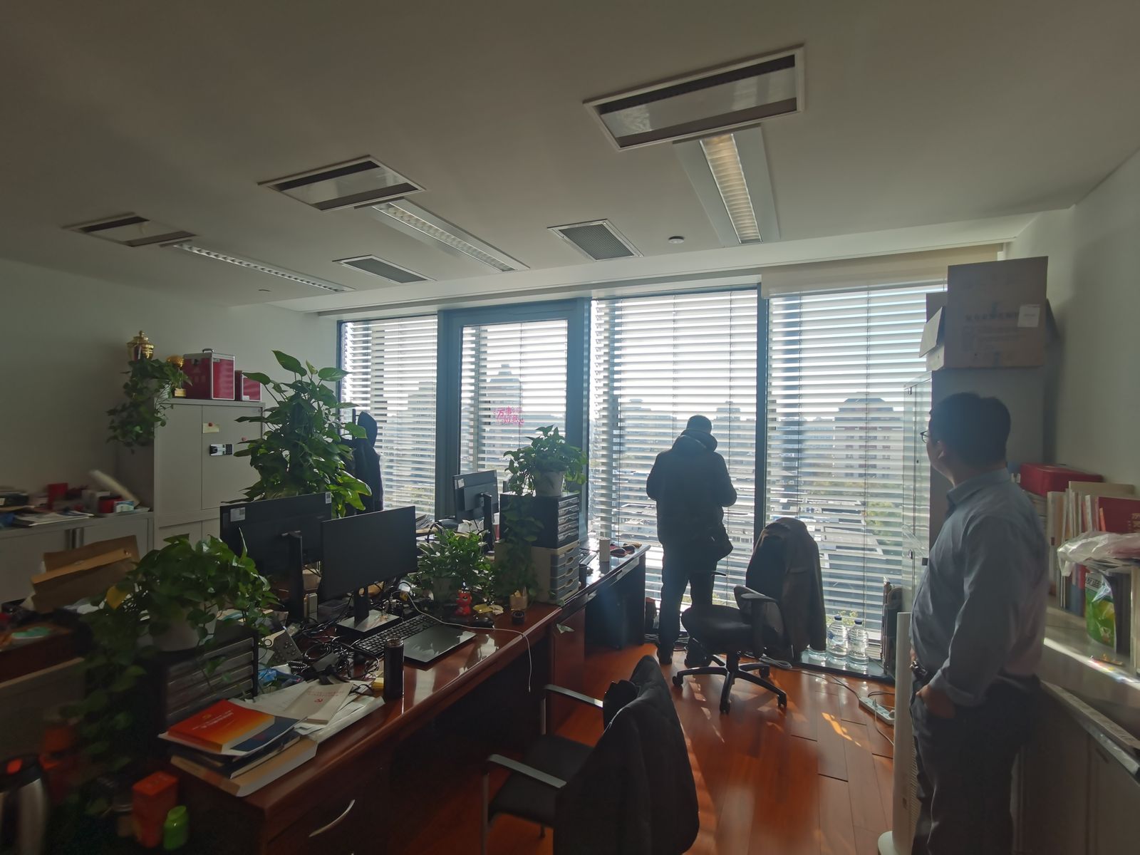 办公室加装窗幕后实景