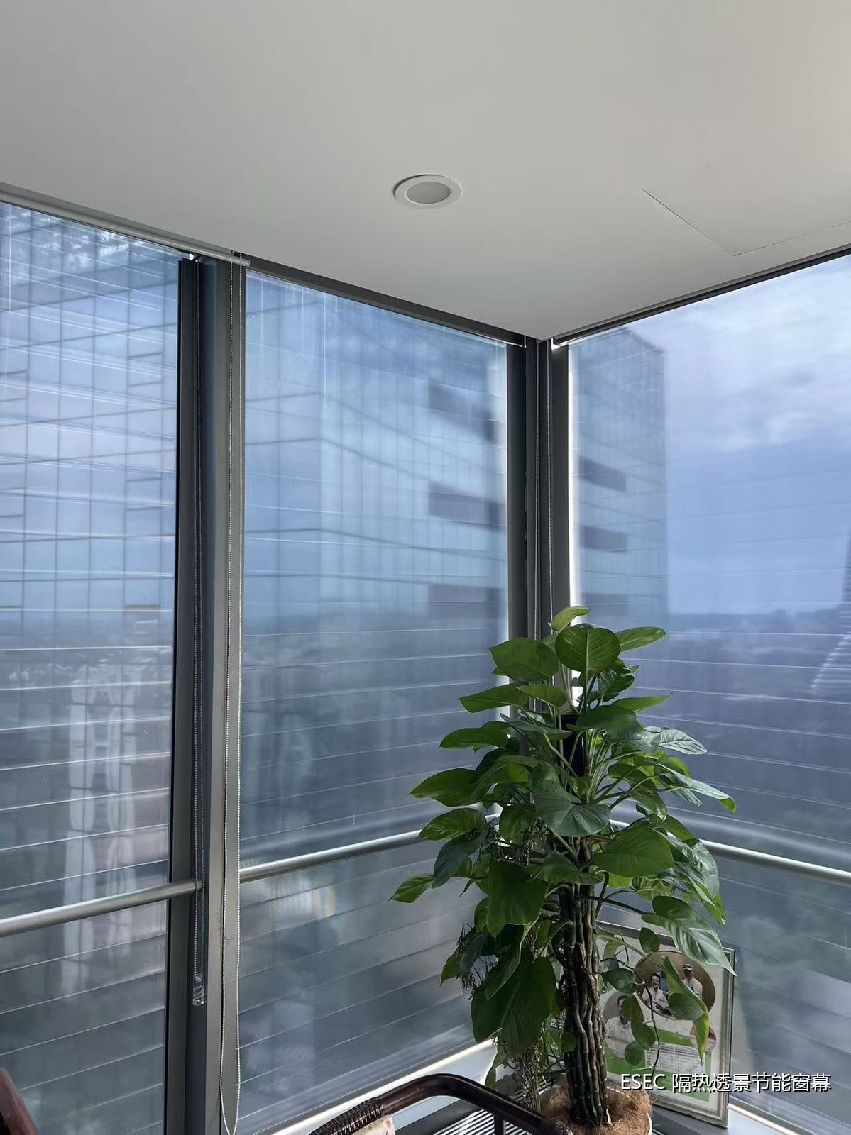 Corner curtain wall at POSCO Center after installation: curtain half-lowered as needed