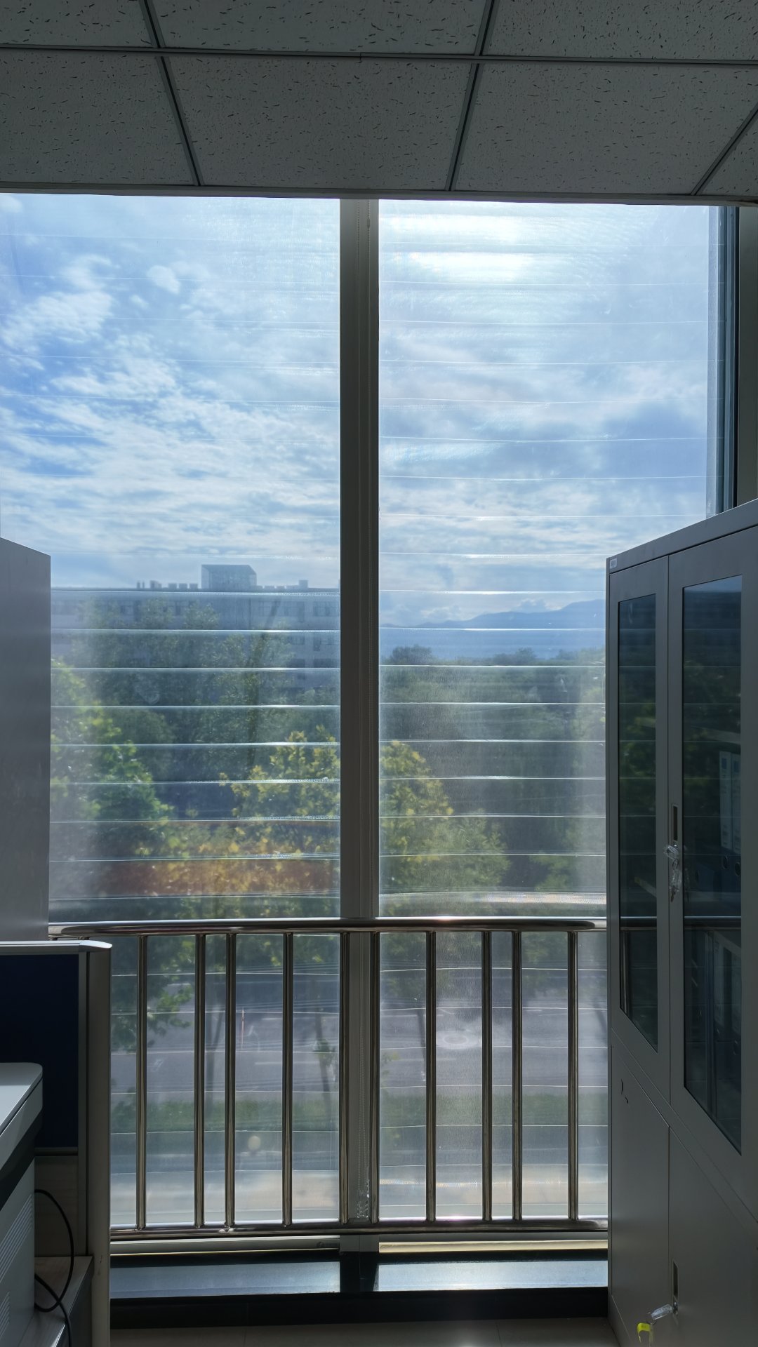 神舟航天软件Window Curtain细节:降下状态仍保持窗外景观清晰
